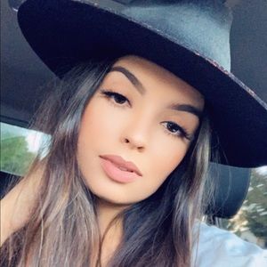 Meet your Posher, Rebecca